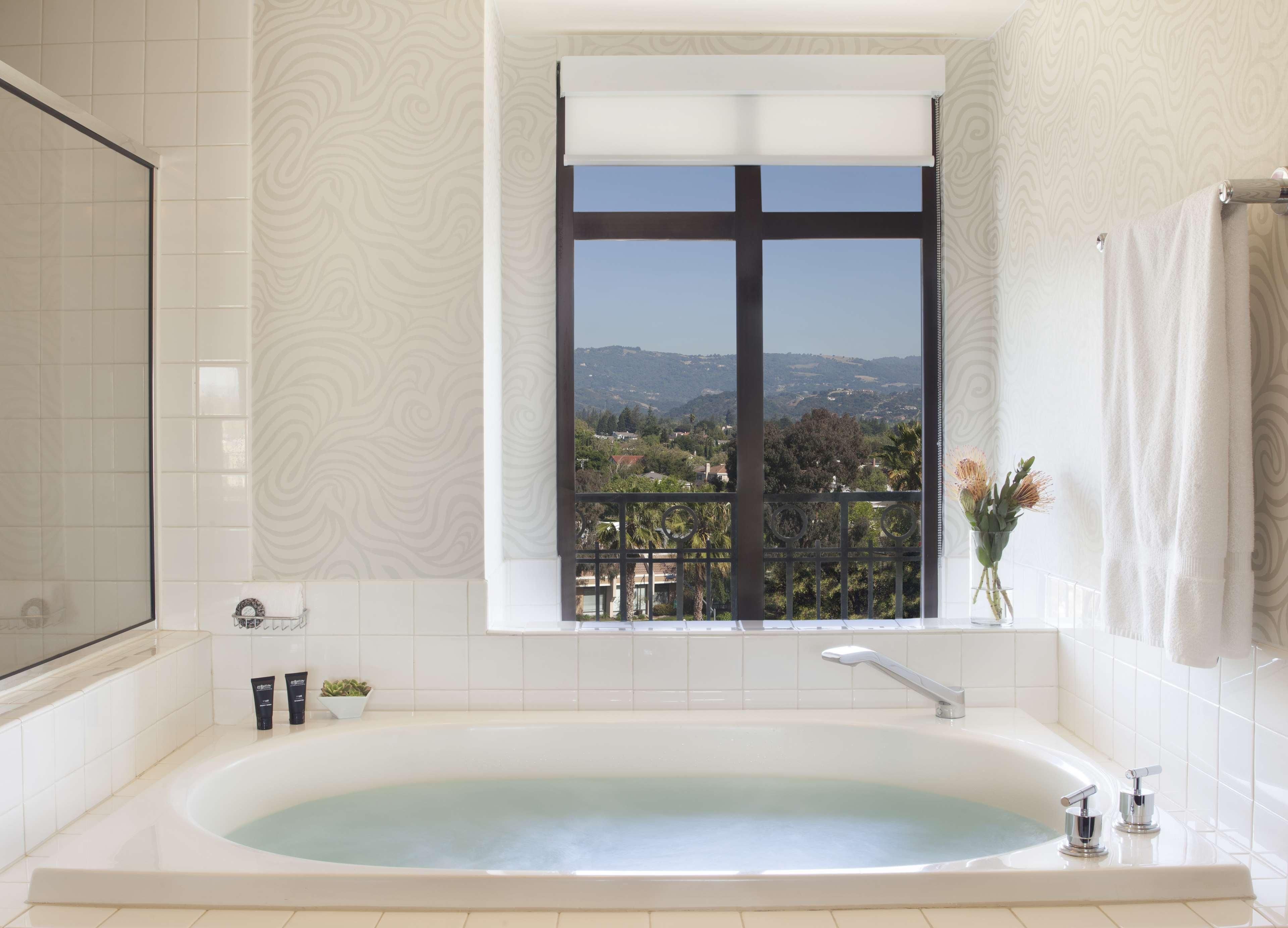 Juniper Hotel Cupertino, Curio Collection By Hilton Exteriör bild