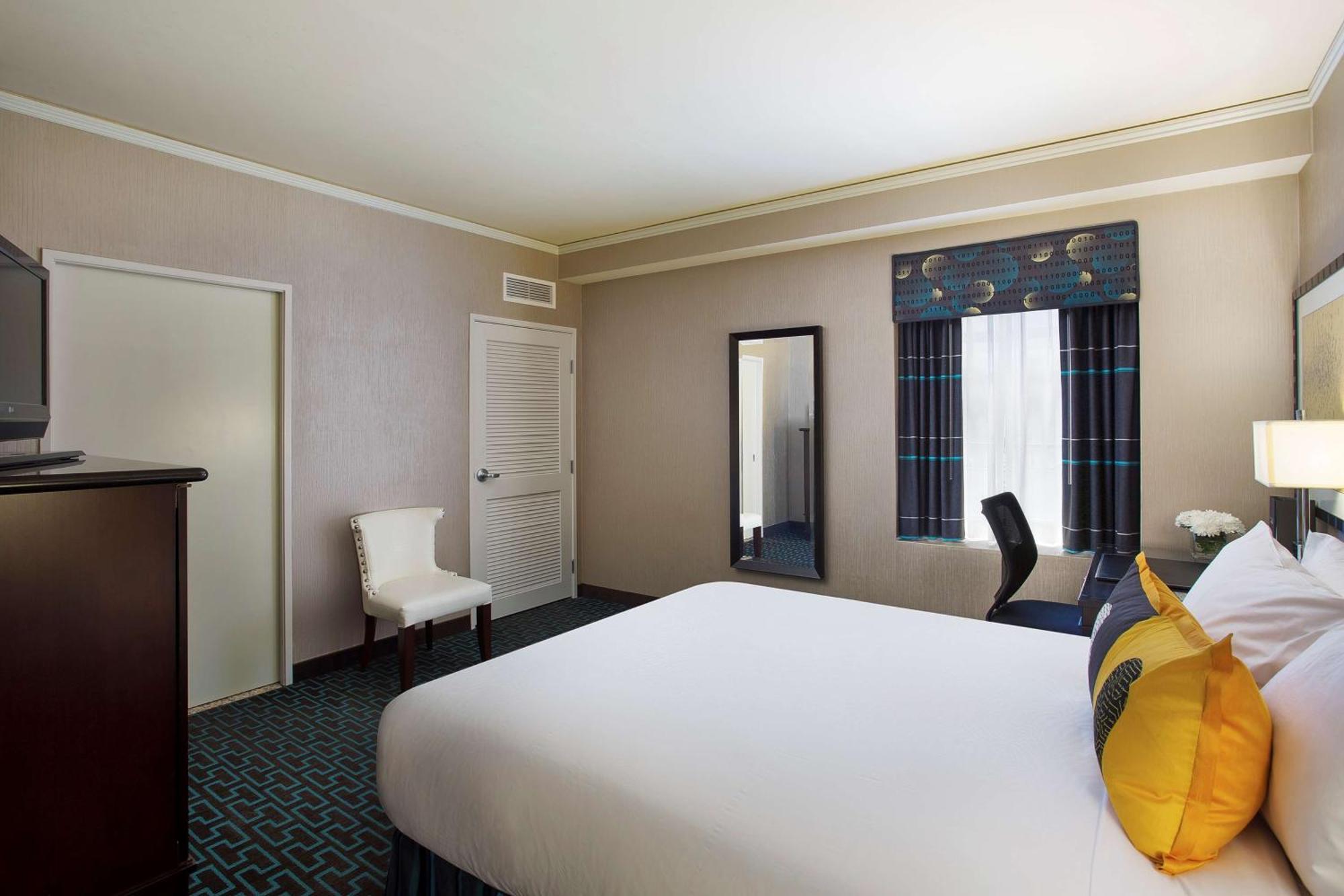 Juniper Hotel Cupertino, Curio Collection By Hilton Exteriör bild