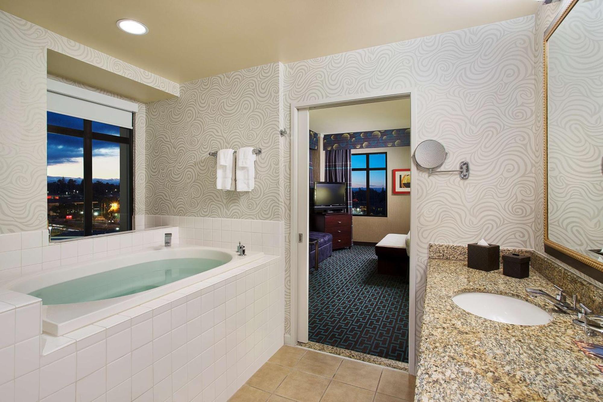 Juniper Hotel Cupertino, Curio Collection By Hilton Exteriör bild