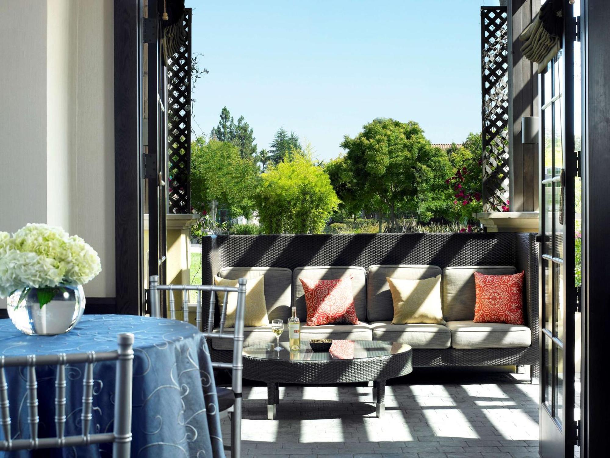 Juniper Hotel Cupertino, Curio Collection By Hilton Exteriör bild